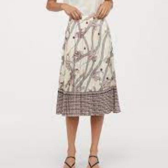 H & M Beige Paisley Pleated Skirt Size 12 - Picture 1 of 3